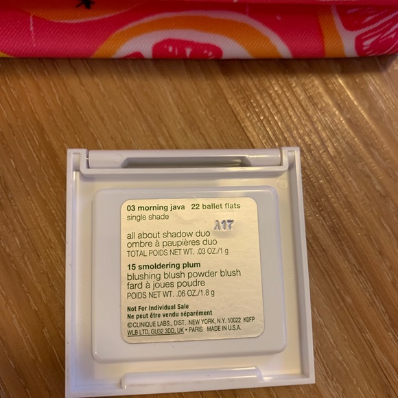 NWT Clinique makeup bag, eye shadow, and lipstick - Picture 4 of 5